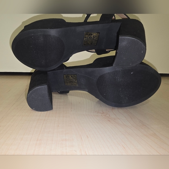 New In Box Journee Collection Nairri Strappy Heels Size: 7 Wide - Picture 11 of 11